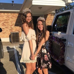 Selling this homecoming/prom dress!